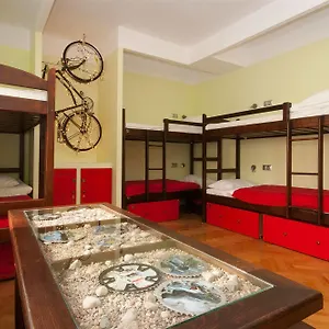  Hostel Helvetia Center And Old Town